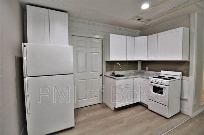 Building Photo - 3238 W Malad St