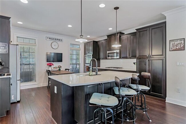 Building Photo - 7555 Scarlet Dr