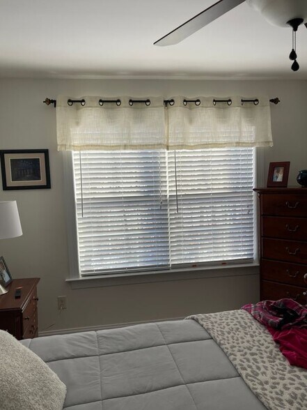 Building Photo - 1650 Mathew Dr