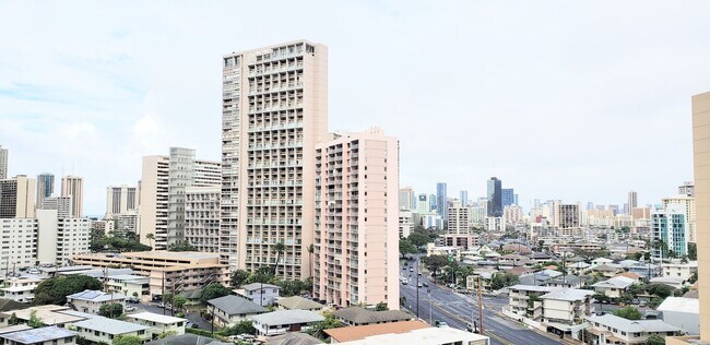 Building Photo - Iolani Court Plaza, Kapiolani, Renovated 1 Bederoom 1 Bathroom 1 Parking Condominium Centrally Lo...