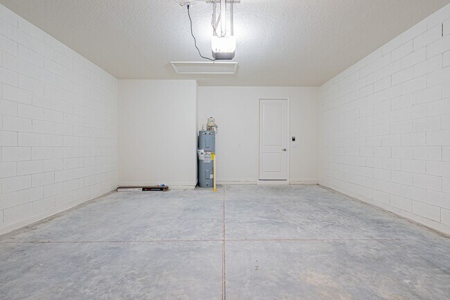 Building Photo - Refined Living in Halifax Plantation – Con...