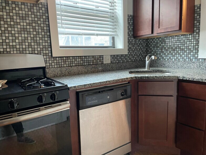Primary Photo - 1133 Oak Ave