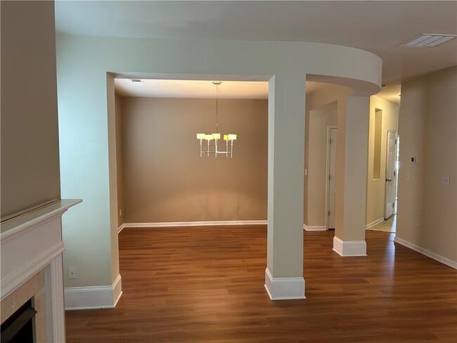 Building Photo - 130 Creekwood Tr