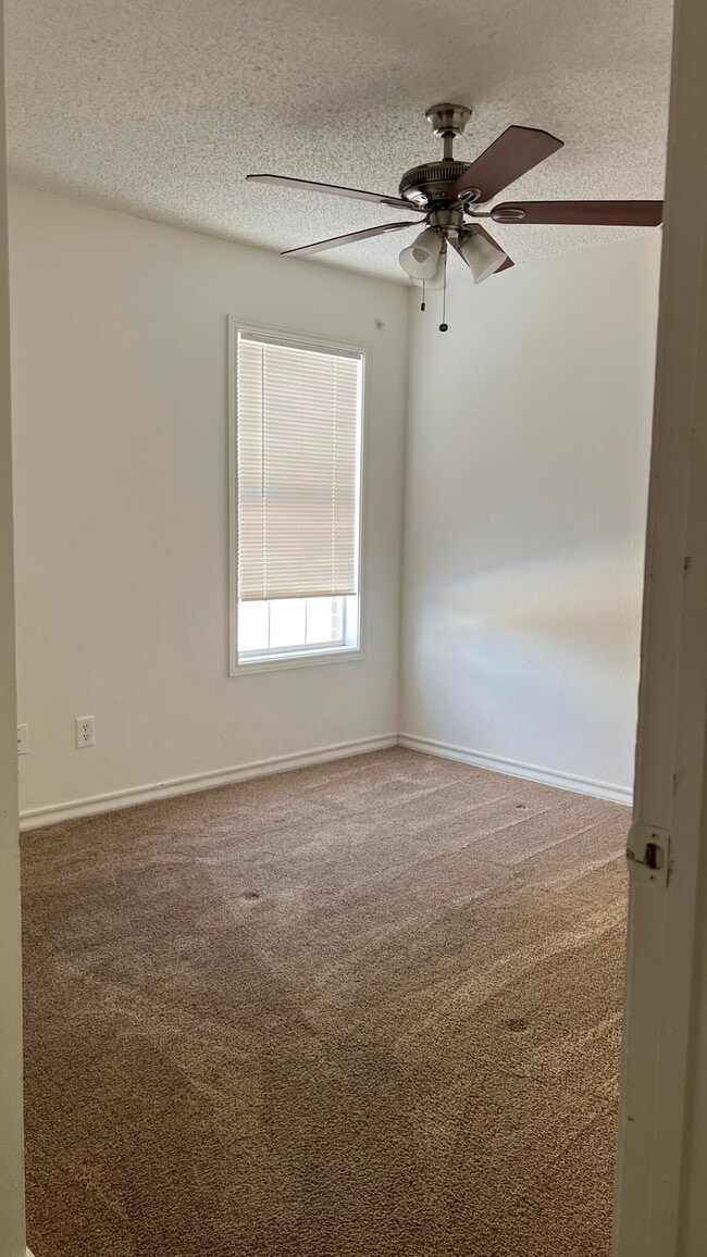 Building Photo - 4410 Jarvis St