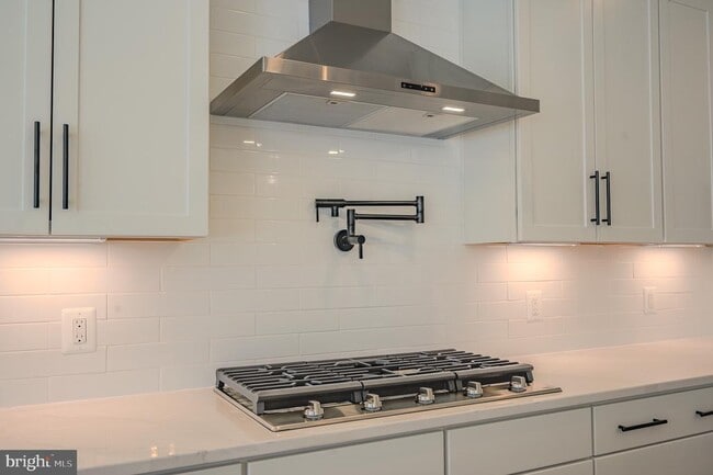 Building Photo - 2424 Carey Ln