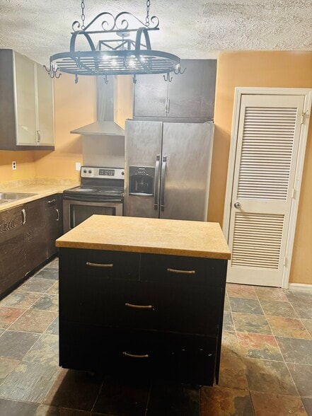 Building Photo - 2641 Parkside Way