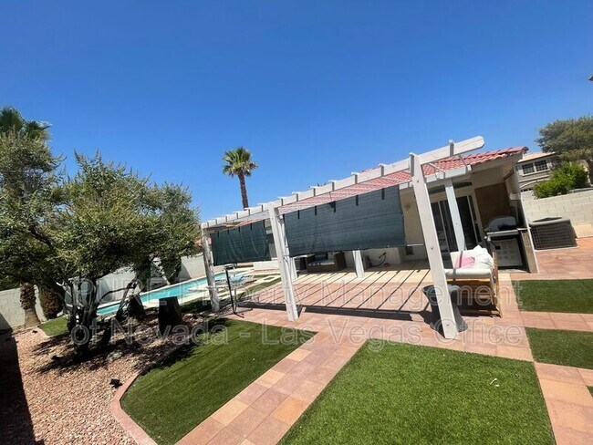Building Photo - 9341 Lugo St