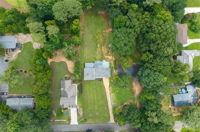 Building Photo - 353 Westside Dr