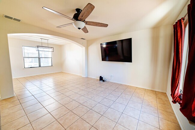 Building Photo - 2021 Port Louisiana Dr