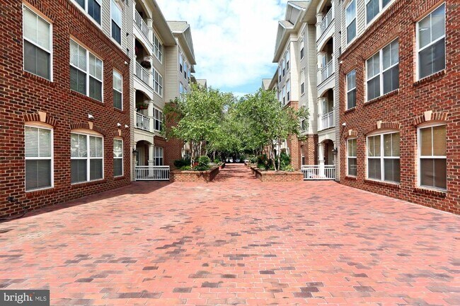 Building Photo - 5120 Donovan Dr