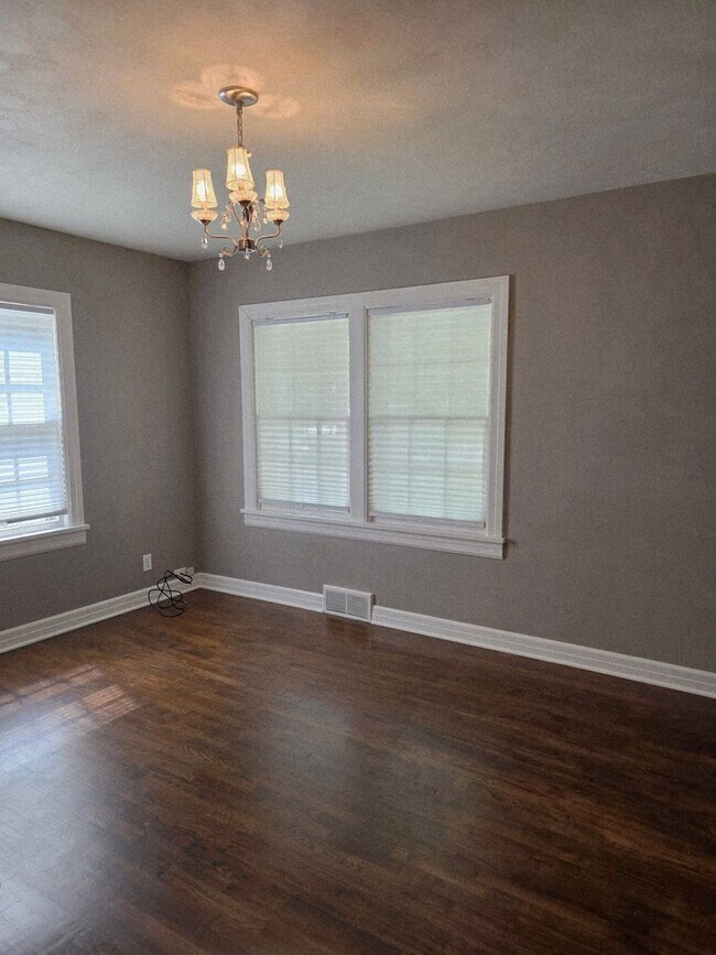 Building Photo - Great 3 bed 2 bath in the beautiful Meadow...
