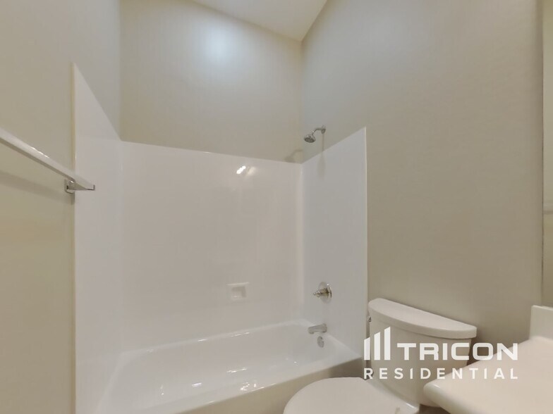 Building Photo - 13570 W Port Au Prince Ln