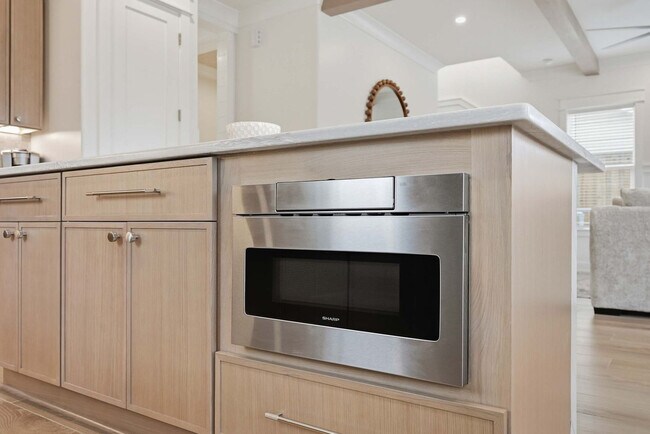 Building Photo - 304 Palm Beach Dr