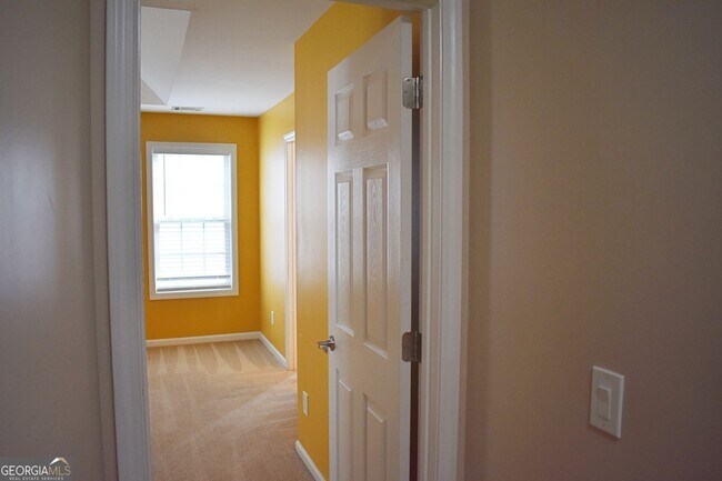 Building Photo - 2015 Lisa Springs Dr SW