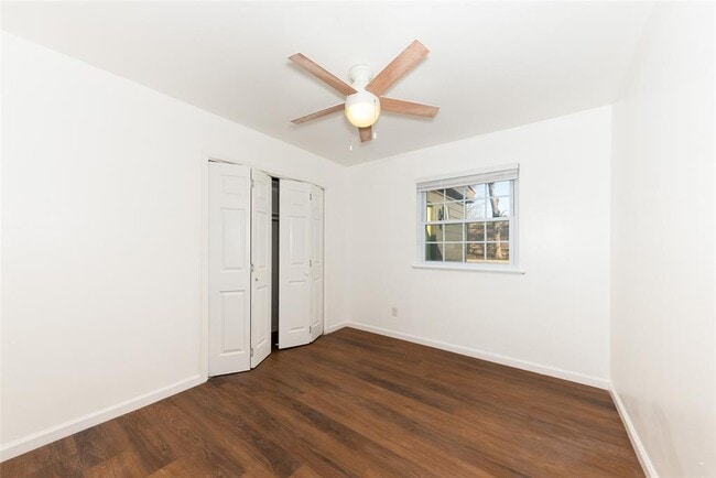 Building Photo - 5701 Gloucester Ln