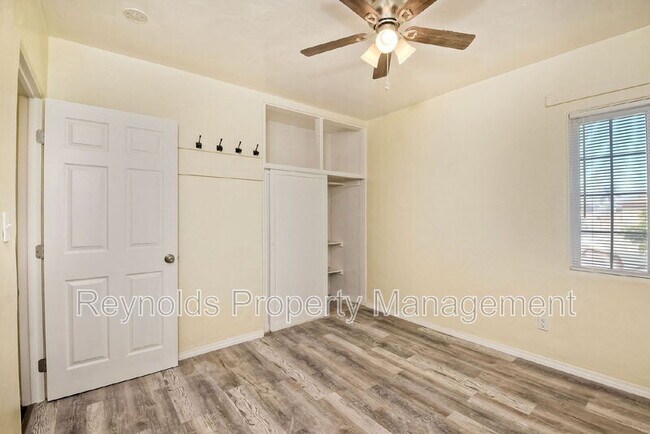 Building Photo - 3343 Chamoune Ave