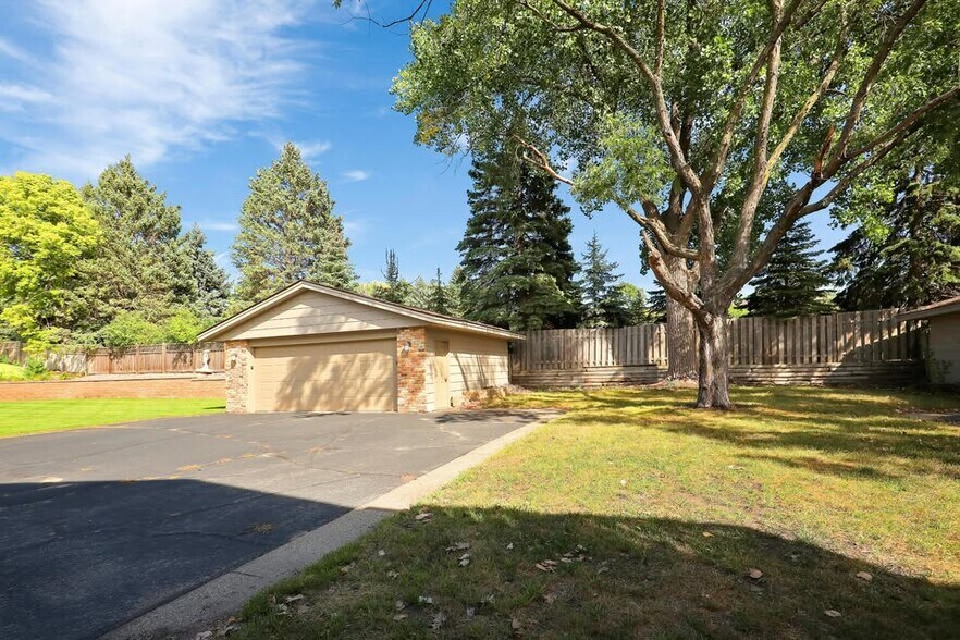 Building Photo - 7217 Glouchester Dr