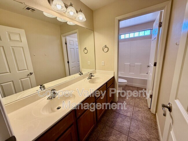 Building Photo - 519 E Rainbow Dr