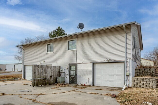 Building Photo - 3700/3702 N 22nd St Duplex