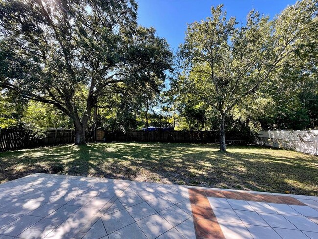 Building Photo - 3204 Sutton Dr