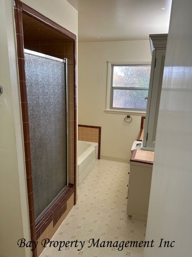 Building Photo - Lovely 3-Bedroom, 2-Bath Home Near Mission...