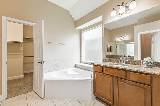 Building Photo - 13911 Desert Trace Ct