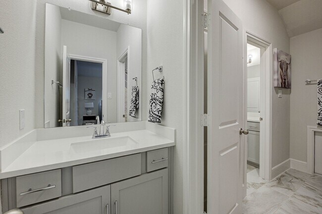Building Photo - 21820 Enchanted Rock Dr N