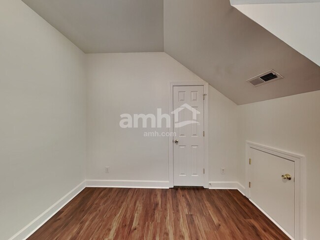Building Photo - 13036 Meadowmere Road
