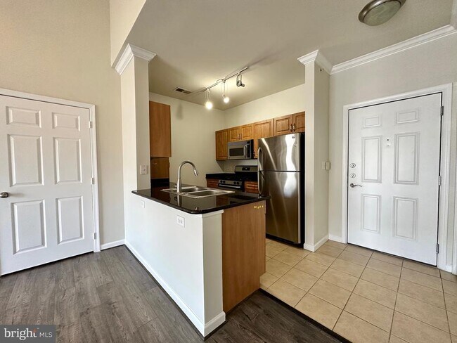 Building Photo - 12925 Centre Park Cir