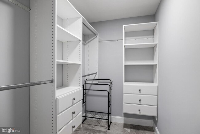 Building Photo - 26 Knoll Dr