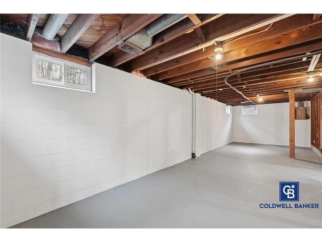 Building Photo - 1444 Ames Ave E