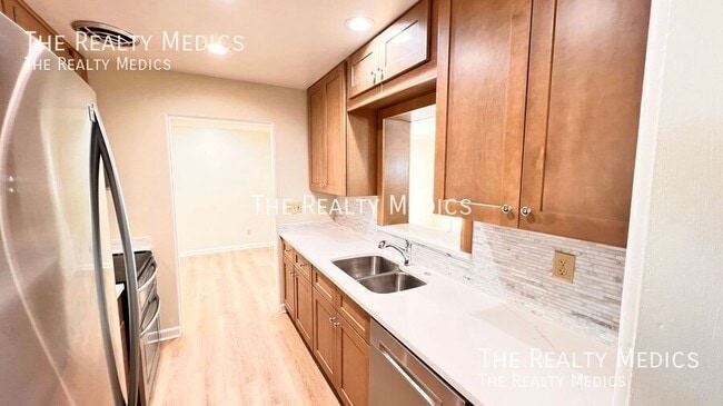 Building Photo - 1516 Dove Dr