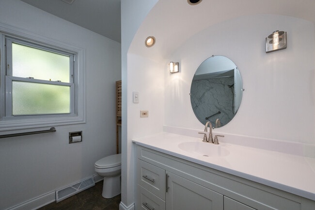 Building Photo - 8909 S 85th Ct