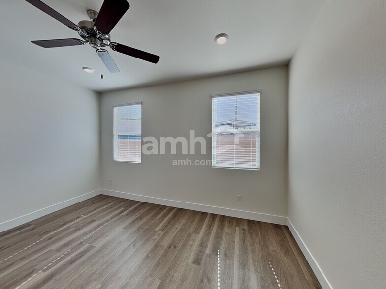 Building Photo - 874 English Primrose St