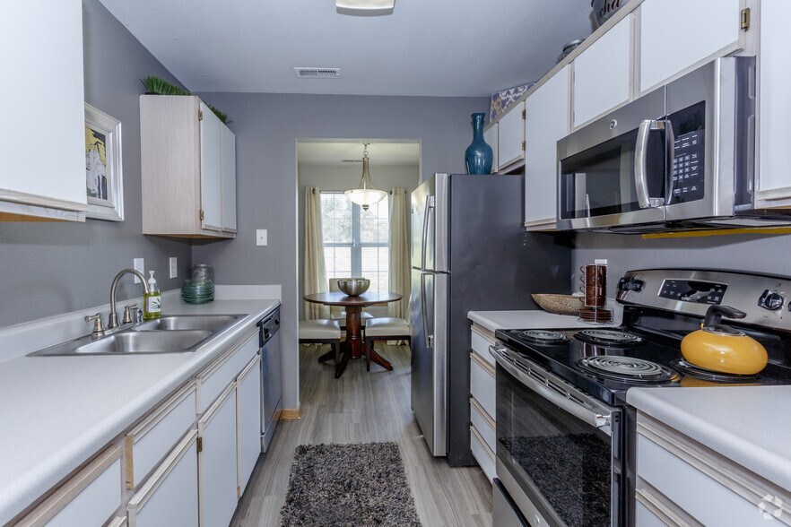 Aberdeen Apartments 2300 Wakarusa Dr Lawrence KS 66047 Apartment Finder