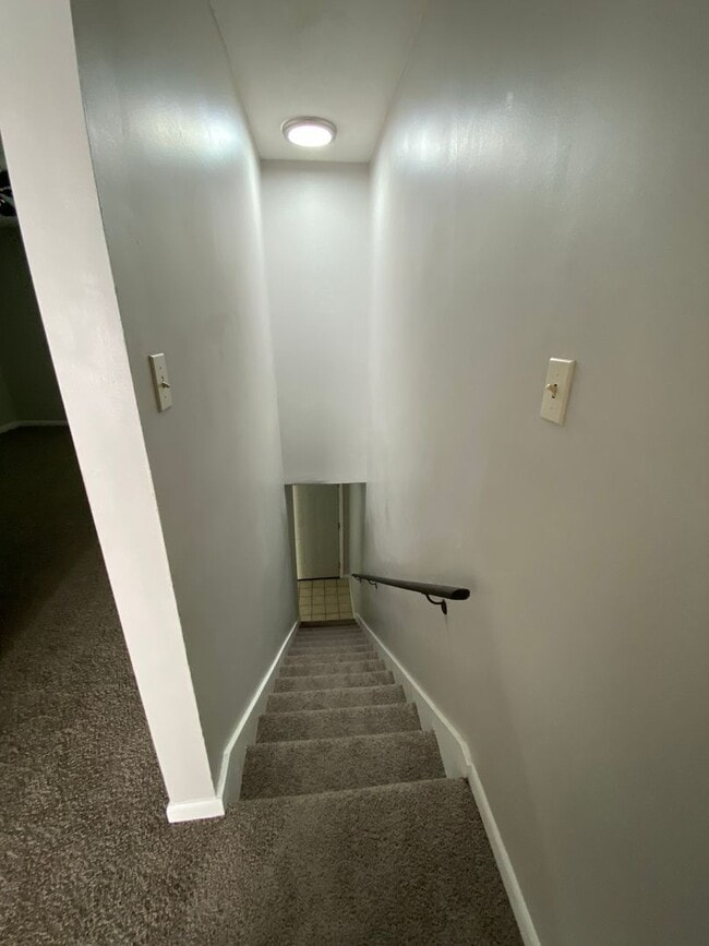 Building Photo - 2Bedroom 1.5Bath - $900 - REDUCED RENT!!