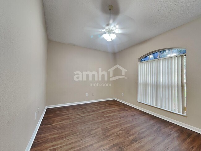 Building Photo - 1502 Scotch Pine Dr