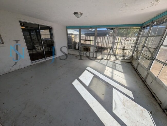 Building Photo - 3/2/1 1508 Sq. Ft. LARGE Corner Lot home: Updated Kitchen & Baths, NEW paint, NEW floors, Fenced ...