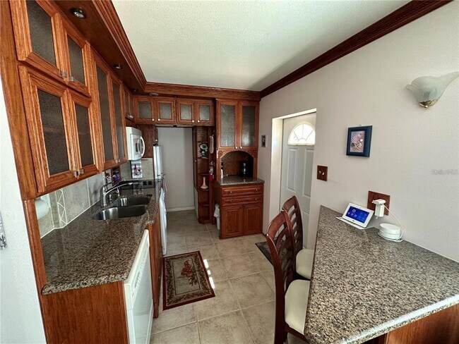 Building Photo - 2420 N Crystal Lake Dr