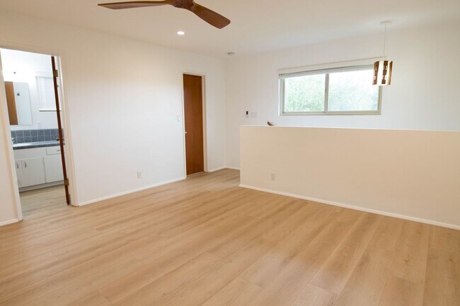 Building Photo - 3 Bedroom 2 Bathroom Home in Mission Canyon