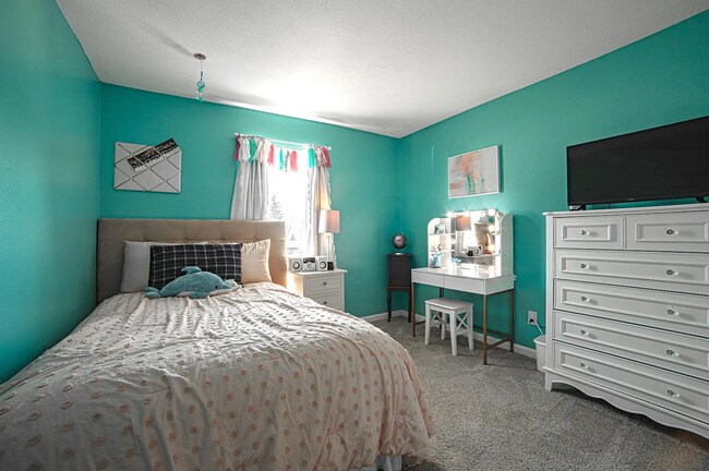 Building Photo - Single Family Home | 3 Bed 3 Bath /w walko...