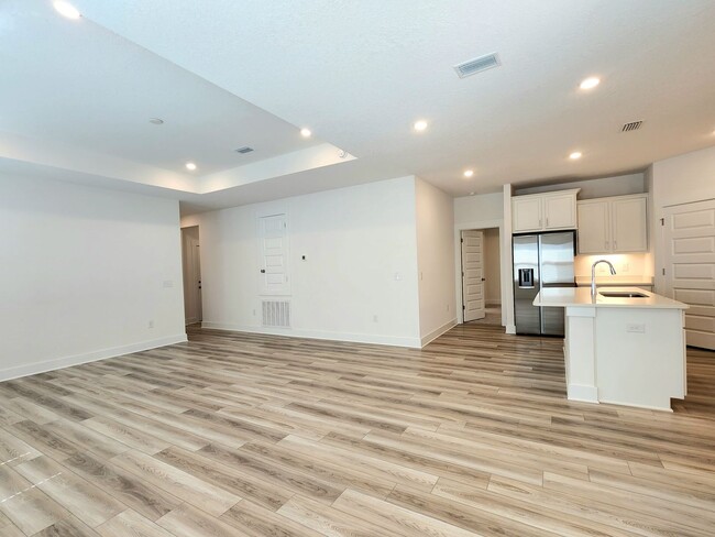 Building Photo - Beautiful new 4/2 home available in Greenb...