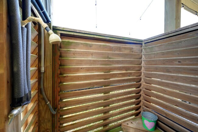 Building Photo - 994 Dolly St