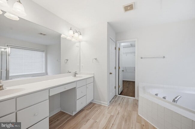 Building Photo - 6046 Smooth Stone Pl