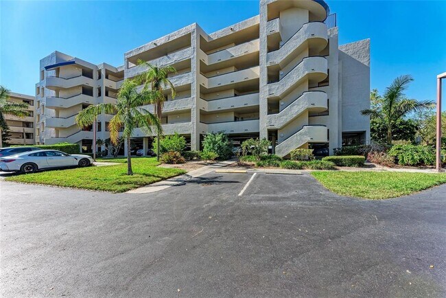Building Photo - 835 S Osprey Ave
