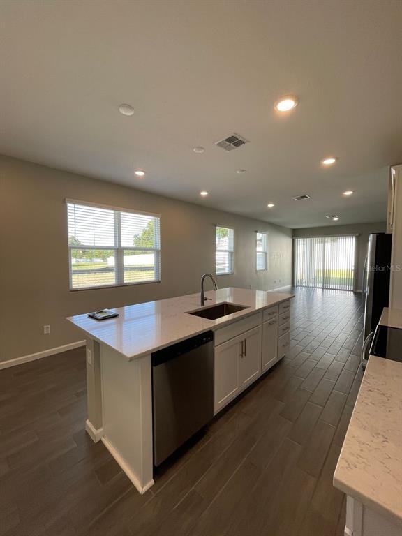 Building Photo - 824 Blue Creek Dr