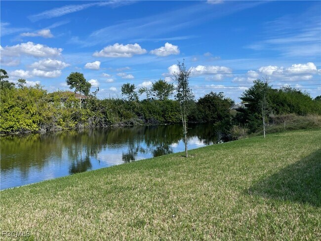 Building Photo - 721 NE 11th Terrace