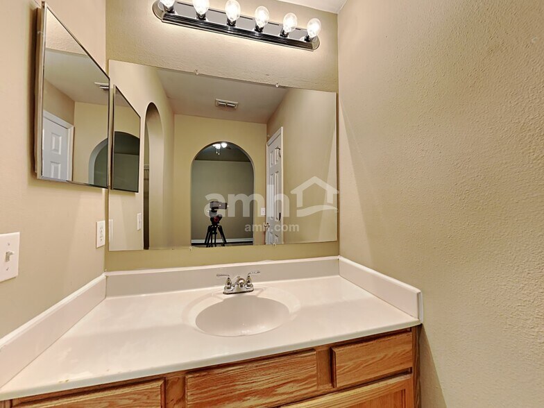 Building Photo - 6679 Gentle Oaks Dr W