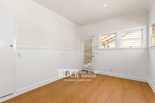 Building Photo - 842 42nd St