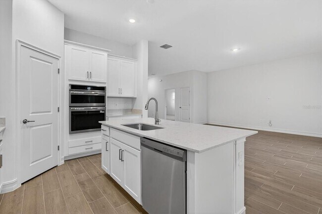 Building Photo - 6925 Main St